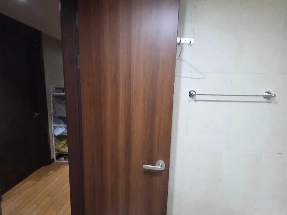 문짝 · 문틀 · 걸레받이 복원 후 필름 시공 시공 후